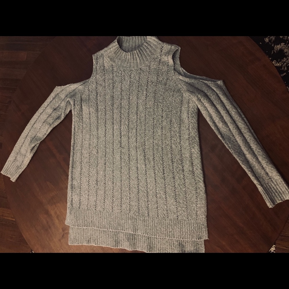 Gianni Bini Cold shoulder top